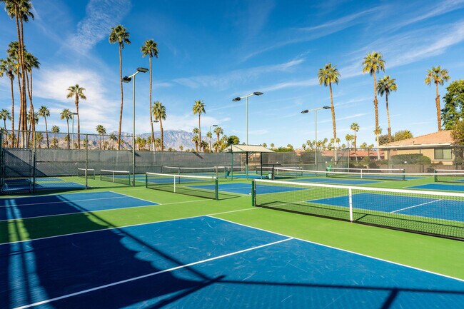 Building Photo - 54 Maximo Way