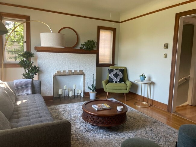 Building Photo - Immaculate and Updated Mid Century Home in Whittier Heights