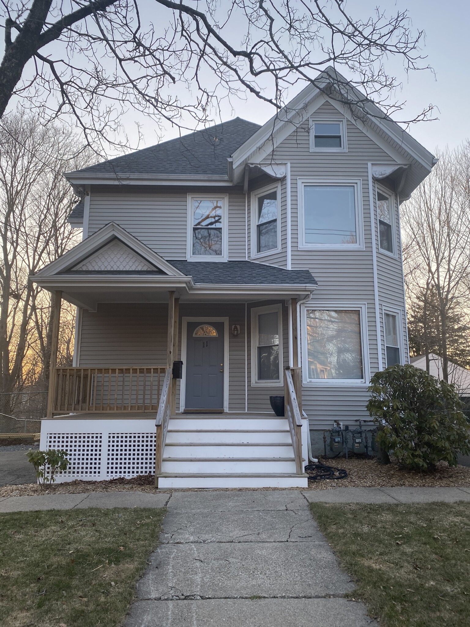 Building Photo - 11 Maple Ave