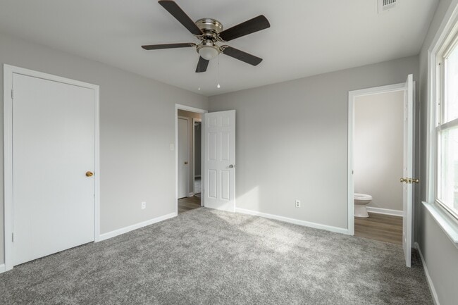 Building Photo - 4008 Gloucester Dr