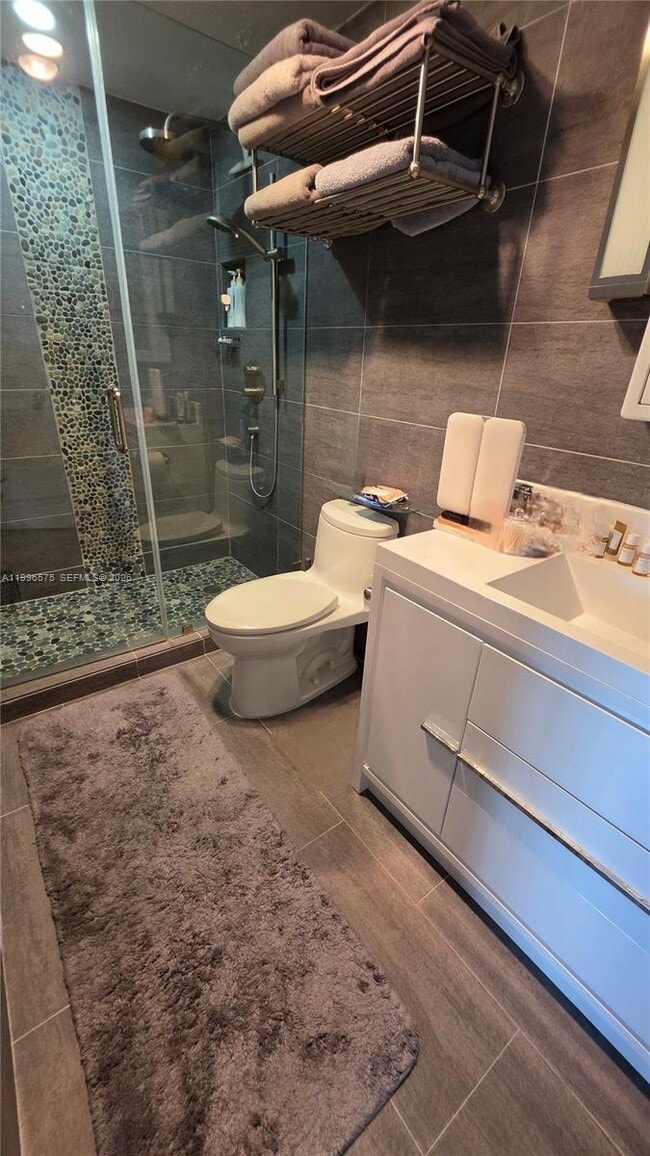 Building Photo - 5825 Collins Ave