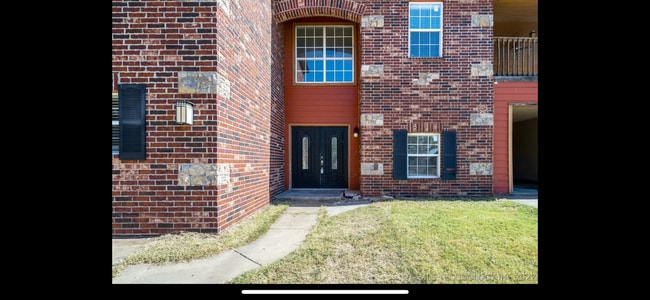 Building Photo - Huge Home Minutes from Downtown Tulsa