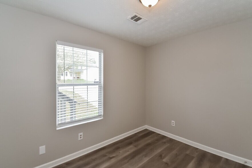 Building Photo - 2032 Lown Farm Ln