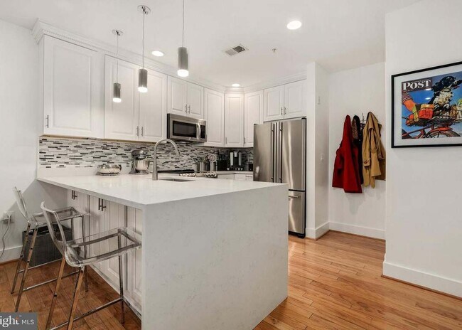 Building Photo - 11th STREET NW 2-2