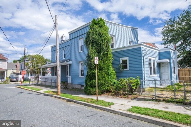 Building Photo - 140 Franklin St