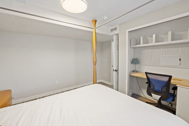 Building Photo - Spacious Home with Finished Basement, Granite Kitchen & Fenced Yard Near Fort Carson