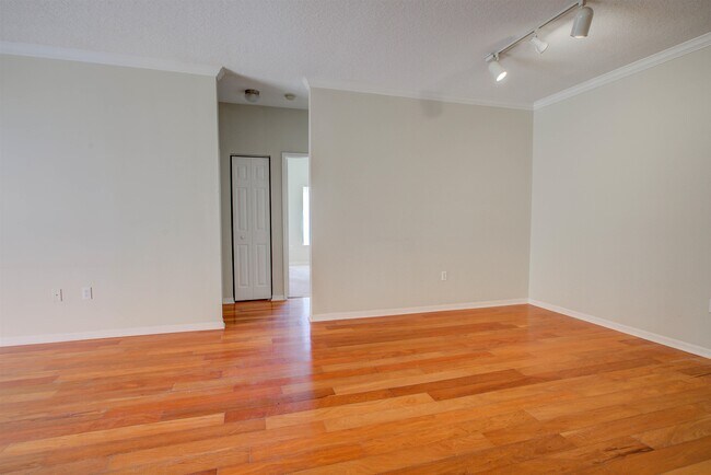 Building Photo - 520 Florida Club Blvd