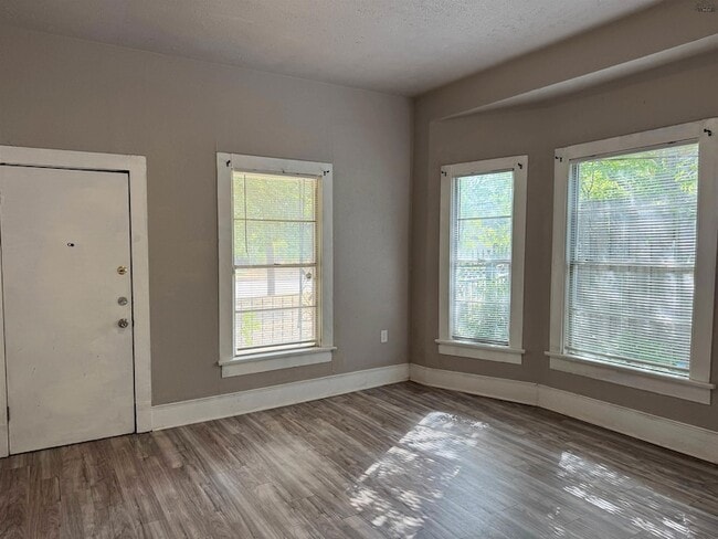 Building Photo - 1504 Austin St