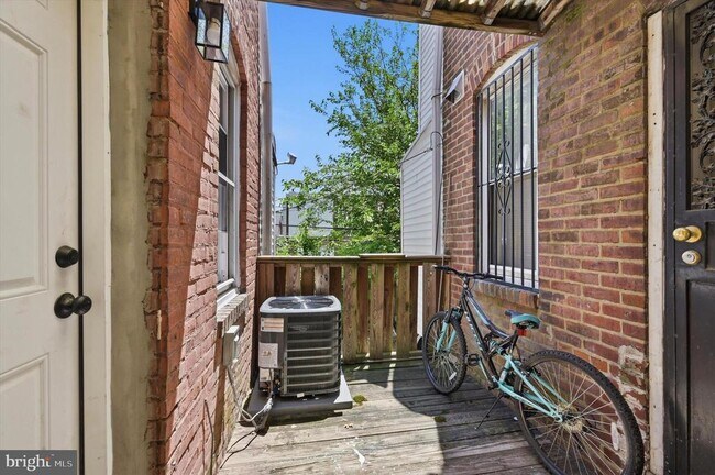 Building Photo - 6151 Algard St