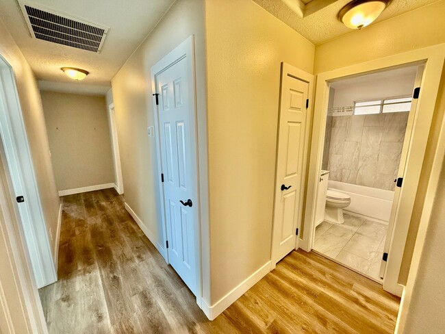Building Photo - 389 E 500 S