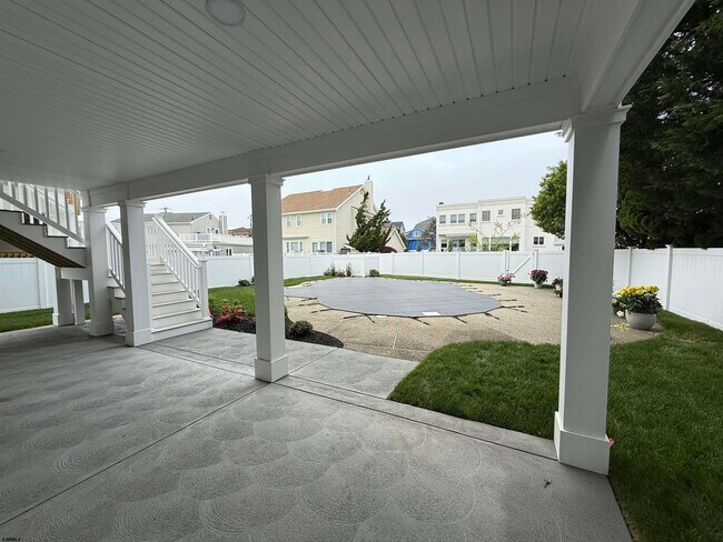 Building Photo - 7607 Burk Ave
