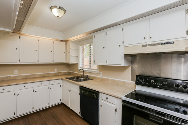 Building Photo - Charming Brick Home in Pearl