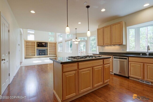 Building Photo - Stunning home conviently located by Eagle ...