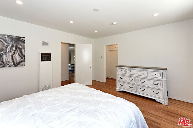 Building Photo - 4035 Inglewood Blvd