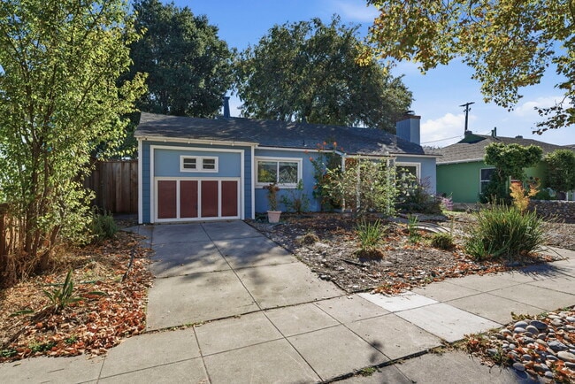 Building Photo - 1047 Riverton Dr