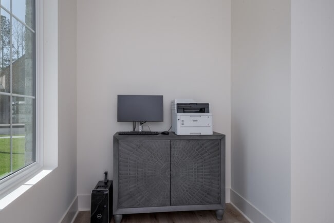 Building Photo - 820 Stonebrook Ln