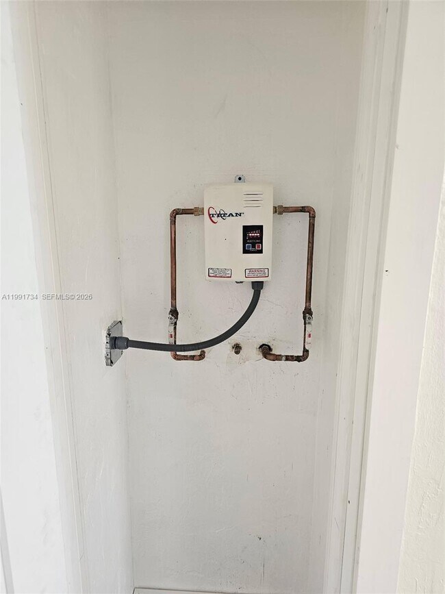 Building Photo - 1151 W 28th St