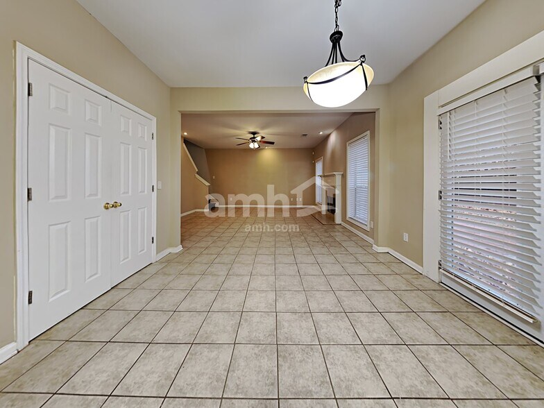 Building Photo - 1584 Silver Ridge Dr