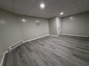 Building Photo - 322-322 Wood St