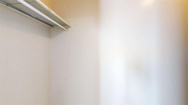 Building Photo - 1002 Verde Dr