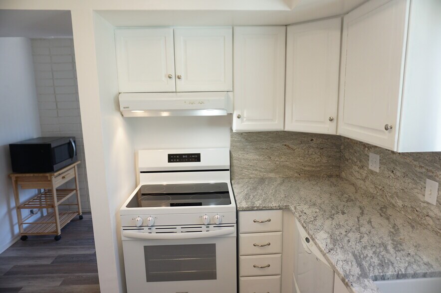 Building Photo - 18243 Superior St