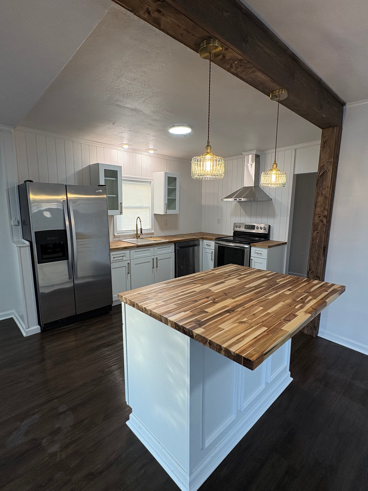 Building Photo - 589 Mountain Rd