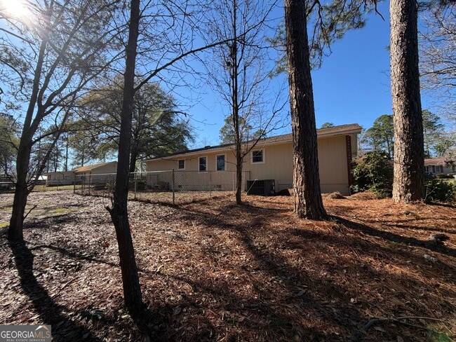 Building Photo - 305 Hillside Dr