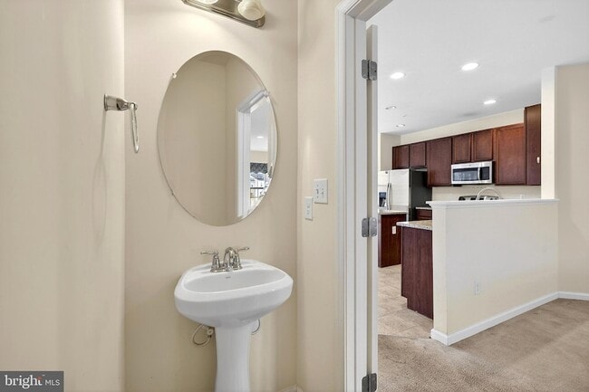 Building Photo - 48 Munro Rd