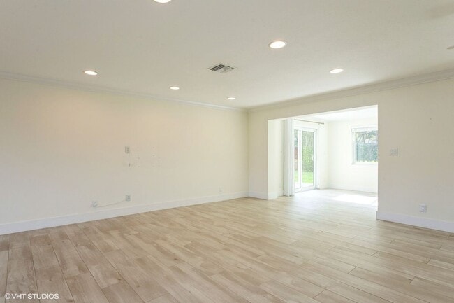 Building Photo - 1615 Venus Ave