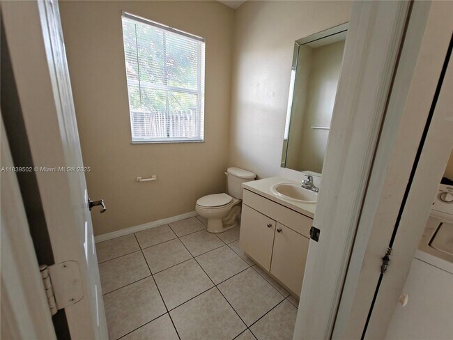 Building Photo - 27563 SW 137th Ct
