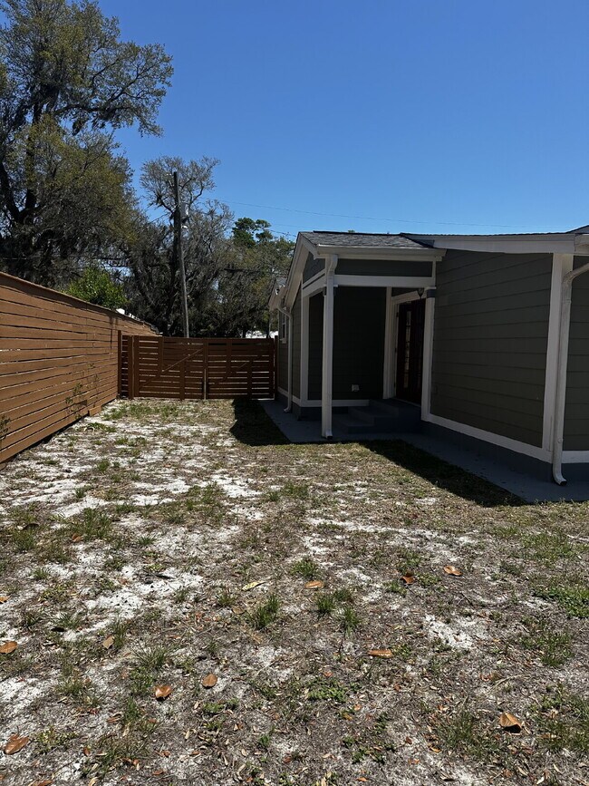 Building Photo - WALK TO ST. ANDREWS MARINA, RESTAURANTS, BARS AND FARMERS MARKET.... you will LOVE this LOCATION!