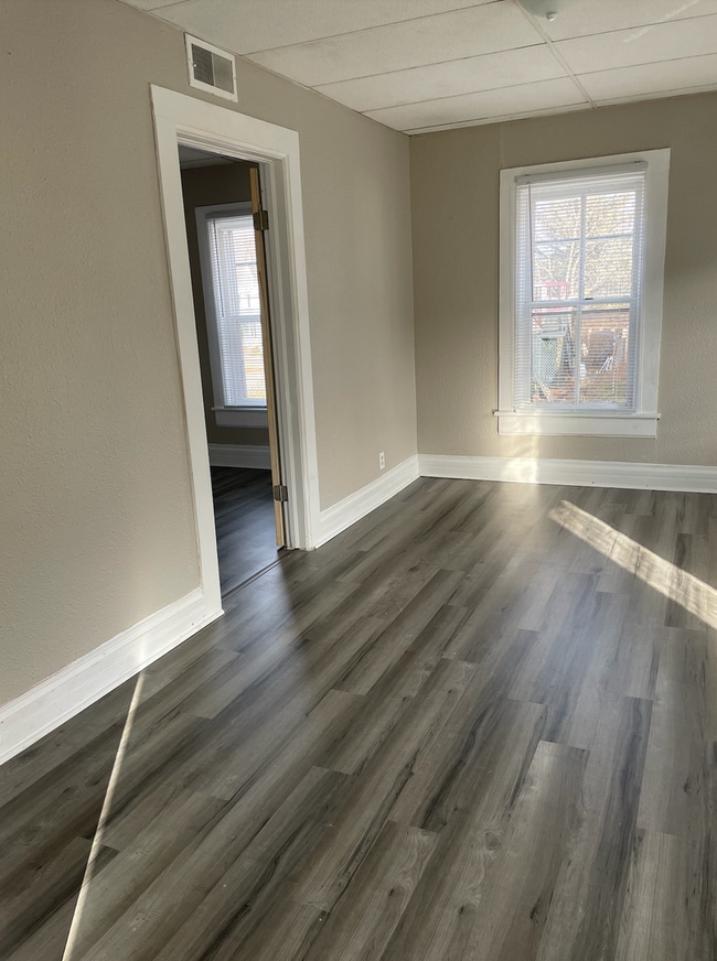 Building Photo - 829 W Franklin St