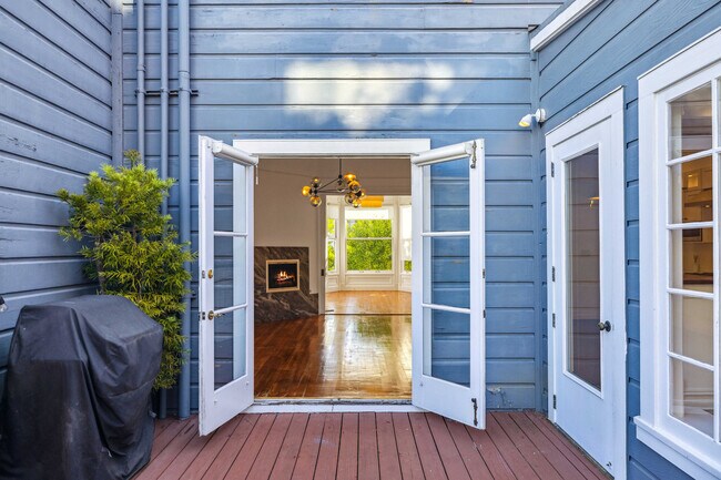 Building Photo - 282 Eureka St