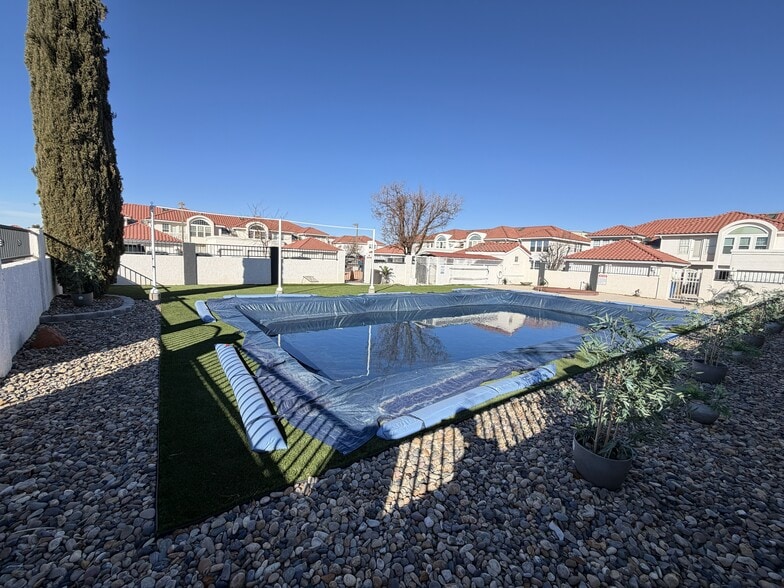 Building Photo - 1200 Glen Canyon Dr