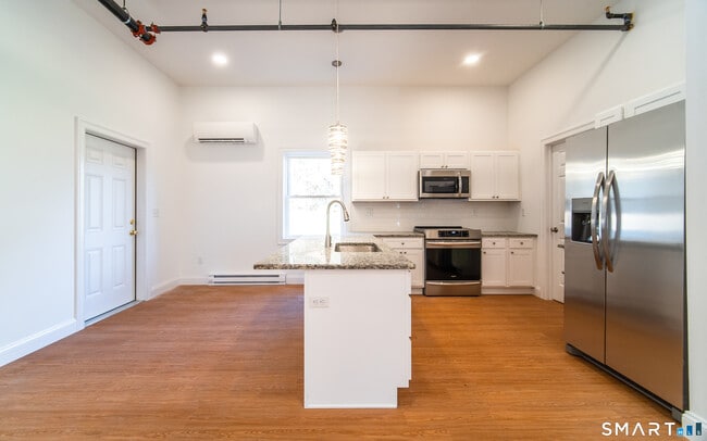 Building Photo - 1154 Poquonnock Rd