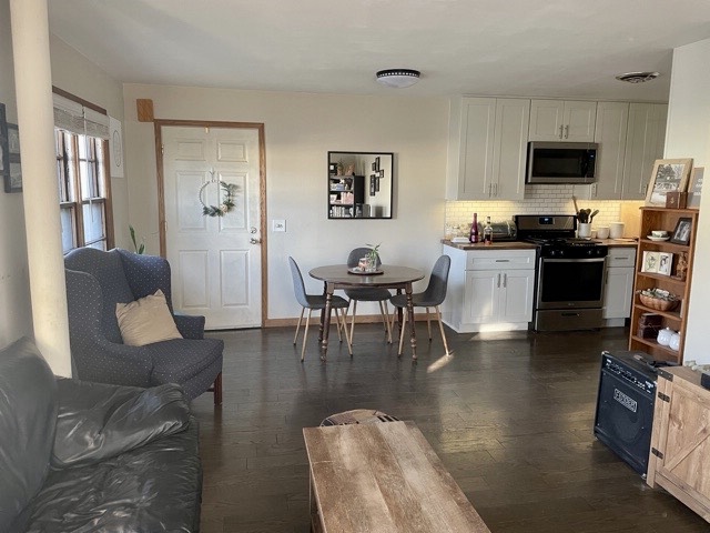 Dining room - 1060 Seminary Ave