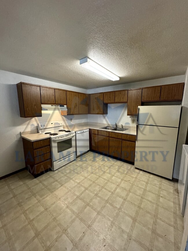 Building Photo - 2 Bedroom 1 Bathroom Apartment