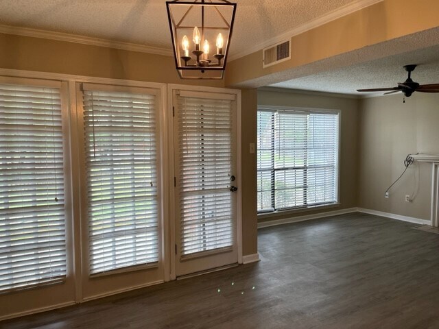 Dining/Living - 6672 Pondside Cir