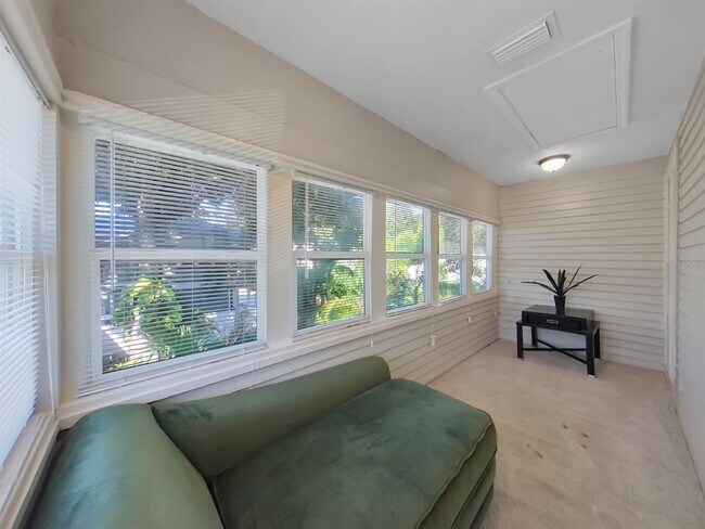 Building Photo - 614 8th St N