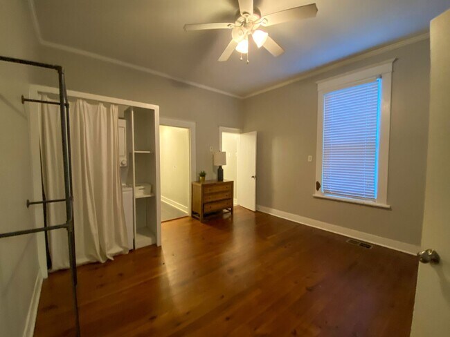 Building Photo - Updated 1 Bedroom in Cooper Young!!