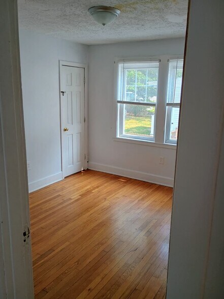 Building Photo - 46 Lawn Ave