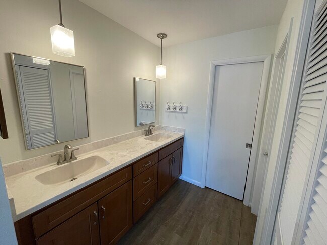 Building Photo - 30 Marina Cove Dr