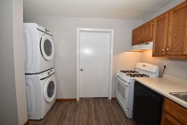 Building Photo - MIshawaka near Universities and shopping