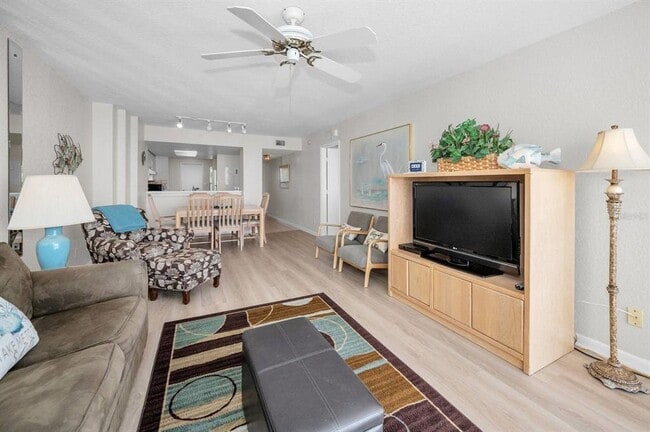 Building Photo - 6085 Bahia Del Mar Cir N