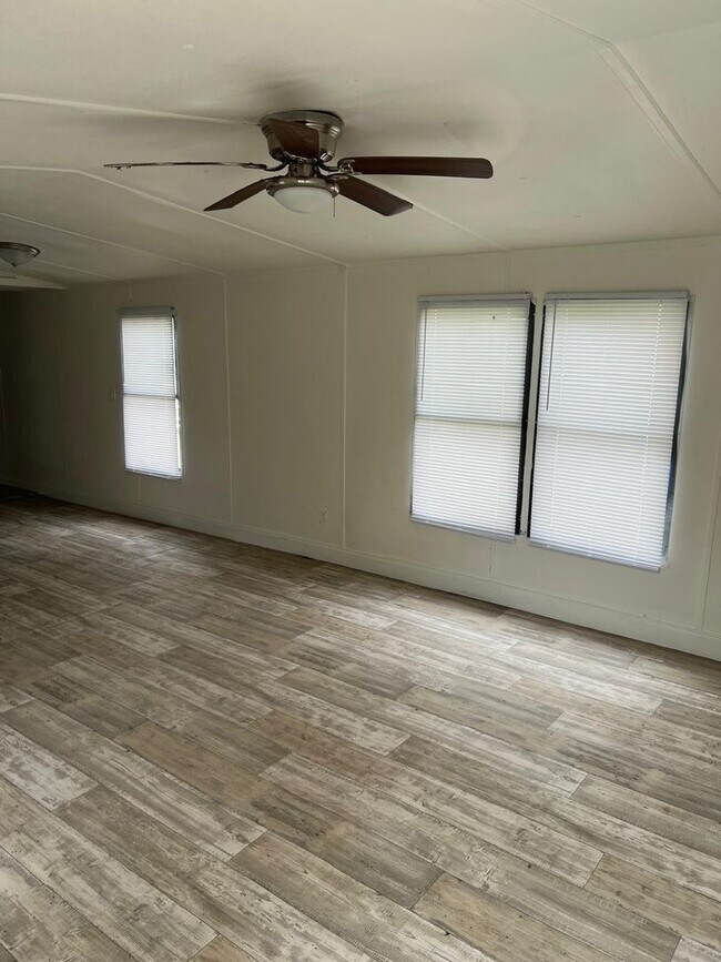 Building Photo - Renovated 2-Bed, 1-Bath Mobile Home