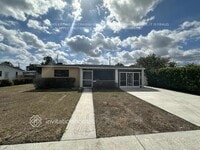 Building Photo - 526 Foresteria Dr