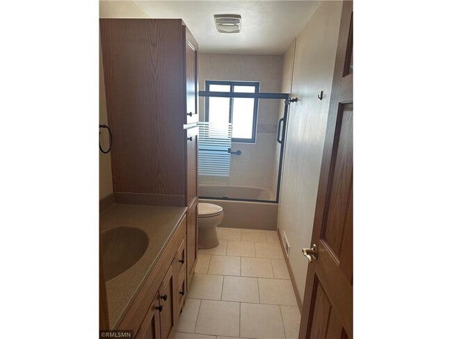 Building Photo - 1141 E Ash St