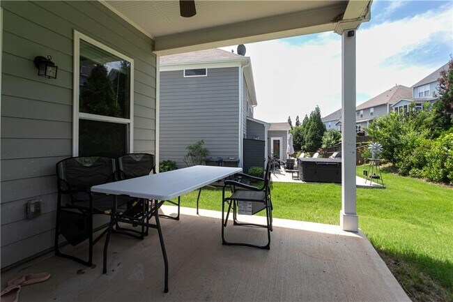 Building Photo - 302 Pebblestone Ln