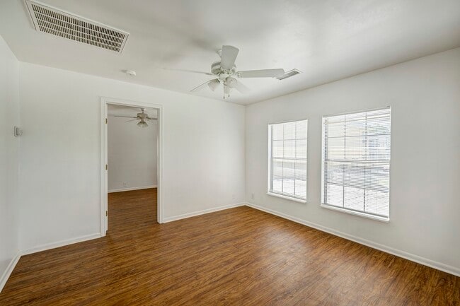 Building Photo - 447 W 22nd St