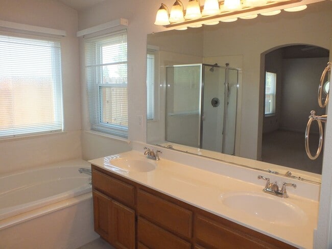 Building Photo - Natomas Station 3/2 ranch style home